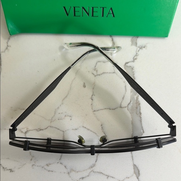 Bottega Veneta Black Geometric Rimless Sunglasses main image 5